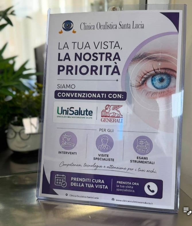 Totem informativo della Clinica Oculistica Santa Lucia con le convenzioni attive e i servizi offerti